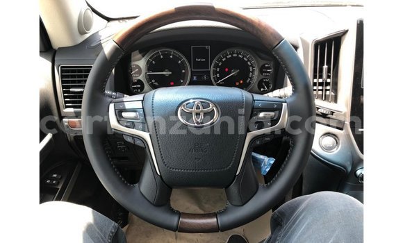 Nunua Imported Toyota Land Cruiser Nyeusi Gari ndani ya Import - Dubai nchini Arusha Nunua Imported Toyota Land Cruiser Nyeusi Gari ndani ya Import - Dubai nchini Arusha