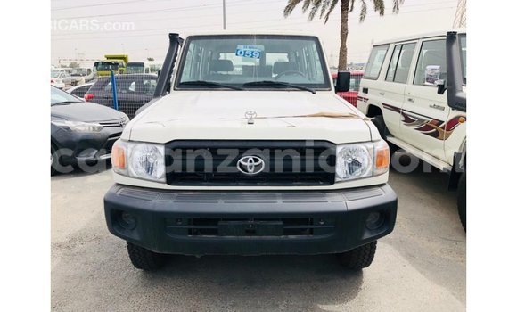 Buy Import Toyota Land Cruiser White Car in Import - Dubai in Arusha Buy Import Toyota Land Cruiser White Car in Import - Dubai in Arusha