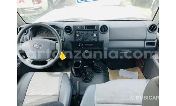 Buy Import Toyota Land Cruiser White Car in Import - Dubai in Arusha Buy Import Toyota Land Cruiser White Car in Import - Dubai in Arusha