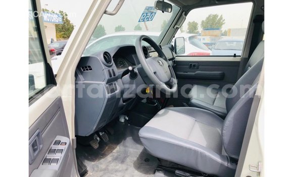 Buy Import Toyota Land Cruiser White Car in Import - Dubai in Arusha Buy Import Toyota Land Cruiser White Car in Import - Dubai in Arusha