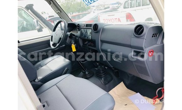 Buy Import Toyota Land Cruiser White Car in Import - Dubai in Arusha Buy Import Toyota Land Cruiser White Car in Import - Dubai in Arusha