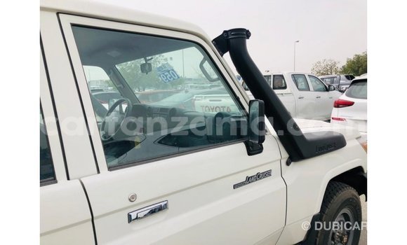 Buy Import Toyota Land Cruiser White Car in Import - Dubai in Arusha Buy Import Toyota Land Cruiser White Car in Import - Dubai in Arusha