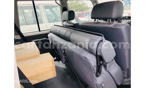 Buy Import Toyota Land Cruiser White Car in Import - Dubai in Arusha Buy Import Toyota Land Cruiser White Car in Import - Dubai in Arusha