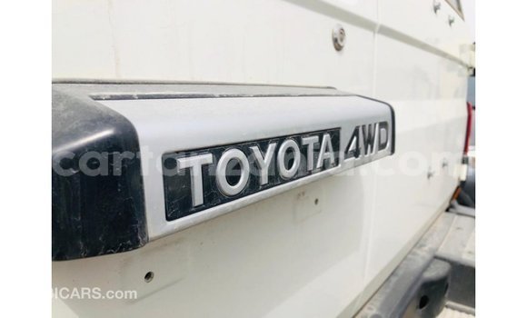 Buy Import Toyota Land Cruiser White Car in Import - Dubai in Arusha Buy Import Toyota Land Cruiser White Car in Import - Dubai in Arusha