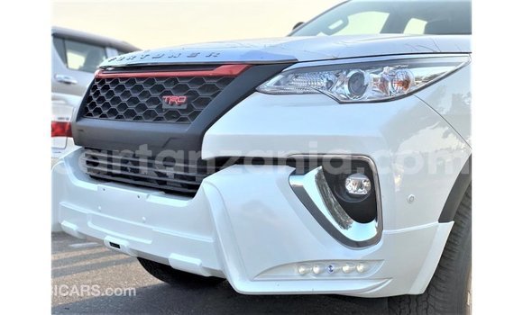 Nunua Imported Toyota Fortuner Nyeupe Gari ndani ya Import - Dubai nchini Arusha Nunua Imported Toyota Fortuner Nyeupe Gari ndani ya Import - Dubai nchini Arusha