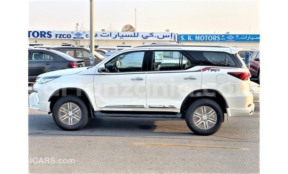 Nunua Imported Toyota Fortuner Nyeupe Gari ndani ya Import - Dubai nchini Arusha Nunua Imported Toyota Fortuner Nyeupe Gari ndani ya Import - Dubai nchini Arusha