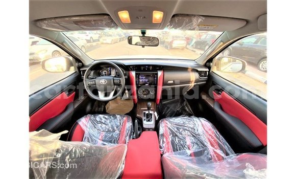 Nunua Imported Toyota Fortuner Nyeupe Gari ndani ya Import - Dubai nchini Arusha Nunua Imported Toyota Fortuner Nyeupe Gari ndani ya Import - Dubai nchini Arusha