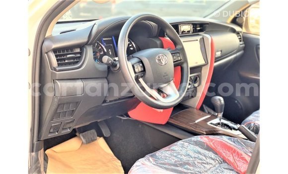 Nunua Imported Toyota Fortuner Nyeupe Gari ndani ya Import - Dubai nchini Arusha Nunua Imported Toyota Fortuner Nyeupe Gari ndani ya Import - Dubai nchini Arusha