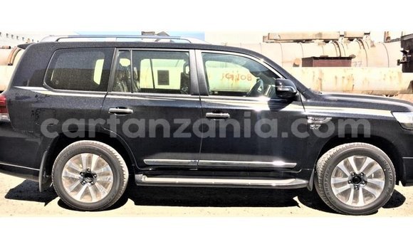 Nunua Imported Toyota Land Cruiser Nyeusi Gari ndani ya Import - Dubai nchini Arusha Nunua Imported Toyota Land Cruiser Nyeusi Gari ndani ya Import - Dubai nchini Arusha