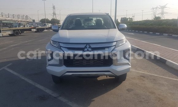 Buy Import Mitsubishi L200 White Car in Import - Dubai in Arusha
