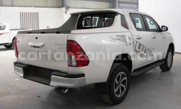 Buy Import Toyota Hilux White Car in Import - Dubai in Arusha Buy Import Toyota Hilux White Car in Import - Dubai in Arusha