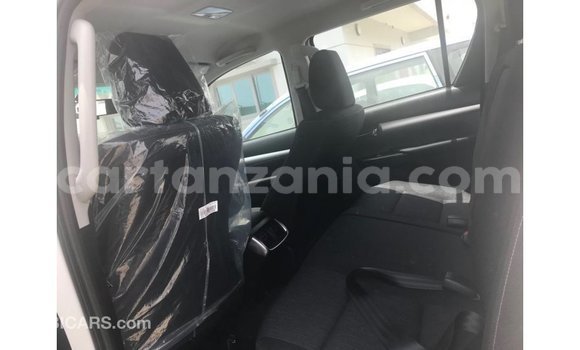 Buy Import Toyota Hilux White Car in Import - Dubai in Arusha Buy Import Toyota Hilux White Car in Import - Dubai in Arusha