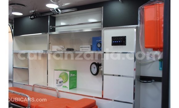 Nunua Imported Toyota Hiace Nyeupe Gari ndani ya Import - Dubai nchini Arusha Nunua Imported Toyota Hiace Nyeupe Gari ndani ya Import - Dubai nchini Arusha