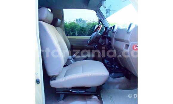 Buy Import Toyota Land Cruiser Beige Car in Import - Dubai in Arusha Buy Import Toyota Land Cruiser Beige Car in Import - Dubai in Arusha