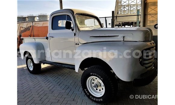 Nunua Imported Ford AEV AMBULANCE Nyeupe Lori ndani ya Import - Dubai nchini Arusha Nunua Imported Ford AEV AMBULANCE Nyeupe Lori ndani ya Import - Dubai nchini Arusha