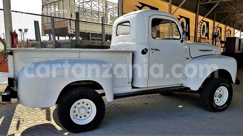 Big with watermark ford aev ambulance arusha import dubai 10352