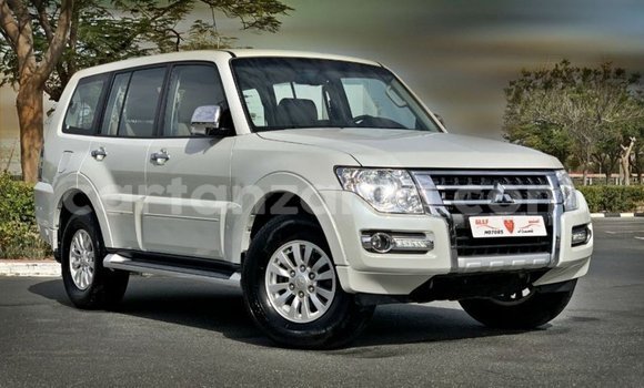 Nunua Imported Mitsubishi Pajero Nyeupe Gari ndani ya Import - Dubai nchini Arusha