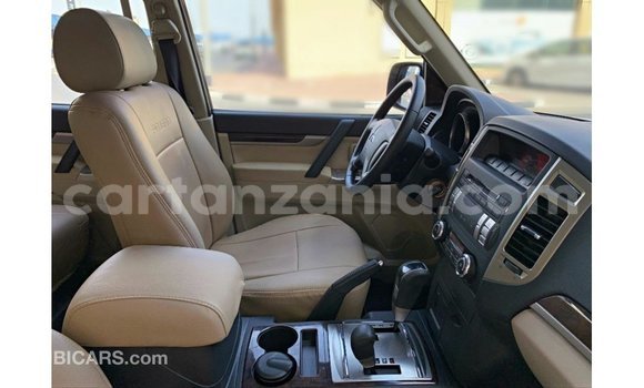 Buy Import Mitsubishi Pajero White Car in Import - Dubai in Arusha Buy Import Mitsubishi Pajero White Car in Import - Dubai in Arusha