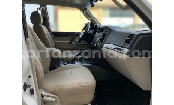 Buy Import Mitsubishi Pajero White Car in Import - Dubai in Arusha Buy Import Mitsubishi Pajero White Car in Import - Dubai in Arusha