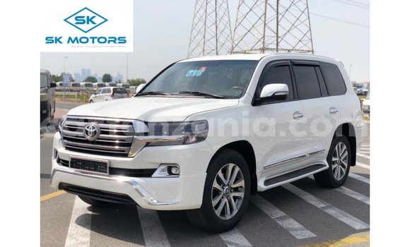 Nunua Imported Toyota Land Cruiser Nyeupe Gari ndani ya Import - Dubai nchini Arusha