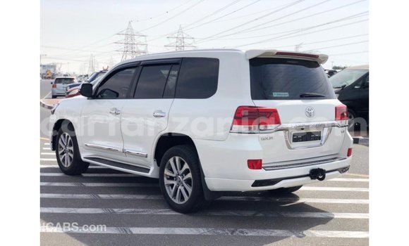 Buy Import Toyota Land Cruiser White Car in Import - Dubai in Arusha Buy Import Toyota Land Cruiser White Car in Import - Dubai in Arusha