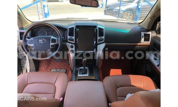 Buy Import Toyota Land Cruiser White Car in Import - Dubai in Arusha Buy Import Toyota Land Cruiser White Car in Import - Dubai in Arusha