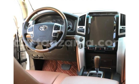 Buy Import Toyota Land Cruiser White Car in Import - Dubai in Arusha Buy Import Toyota Land Cruiser White Car in Import - Dubai in Arusha