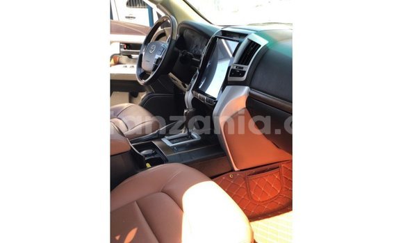 Buy Import Toyota Land Cruiser White Car in Import - Dubai in Arusha Buy Import Toyota Land Cruiser White Car in Import - Dubai in Arusha