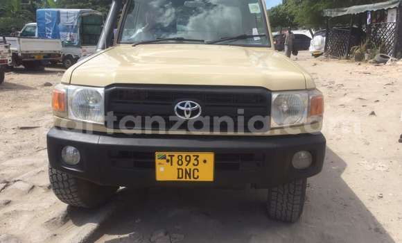 Nunua Ilio tumika Toyota Land Cruiser Nyeupe Gari ndani ya Dar es Salaam nchini Dar es Salaam Nunua Ilio tumika Toyota Land Cruiser Nyeupe Gari ndani ya Dar es Salaam nchini Dar es Salaam
