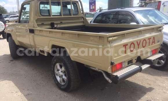 Nunua Ilio tumika Toyota Land Cruiser Nyeupe Gari ndani ya Dar es Salaam nchini Dar es Salaam Nunua Ilio tumika Toyota Land Cruiser Nyeupe Gari ndani ya Dar es Salaam nchini Dar es Salaam