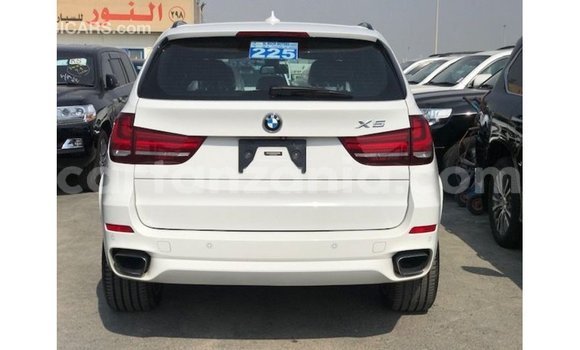 Nunua Imported BMW X5 Nyeupe Gari ndani ya Import - Dubai nchini Arusha Nunua Imported BMW X5 Nyeupe Gari ndani ya Import - Dubai nchini Arusha