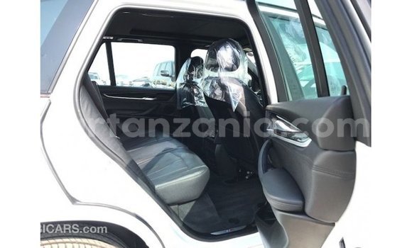 Nunua Imported BMW X5 Nyeupe Gari ndani ya Import - Dubai nchini Arusha Nunua Imported BMW X5 Nyeupe Gari ndani ya Import - Dubai nchini Arusha