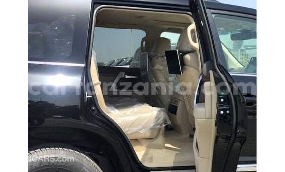 Buy Import Toyota Land Cruiser Black Car in Import - Dubai in Arusha Buy Import Toyota Land Cruiser Black Car in Import - Dubai in Arusha
