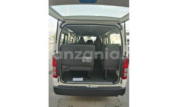Buy Import Toyota Hiace White Car in Import - Dubai in Arusha Buy Import Toyota Hiace White Car in Import - Dubai in Arusha