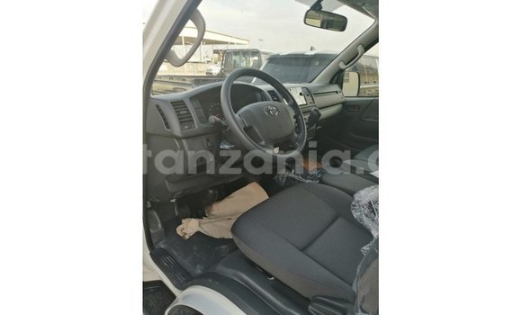 Buy Import Toyota Hiace White Car in Import - Dubai in Arusha Buy Import Toyota Hiace White Car in Import - Dubai in Arusha
