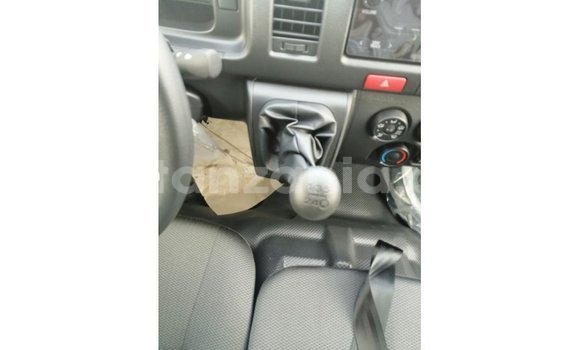 Buy Import Toyota Hiace White Car in Import - Dubai in Arusha Buy Import Toyota Hiace White Car in Import - Dubai in Arusha