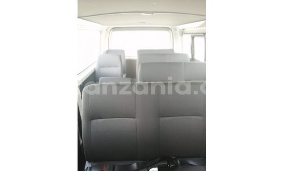 Buy Import Toyota Hiace White Car in Import - Dubai in Arusha Buy Import Toyota Hiace White Car in Import - Dubai in Arusha