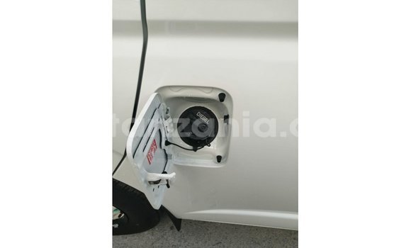 Buy Import Toyota Hiace White Car in Import - Dubai in Arusha Buy Import Toyota Hiace White Car in Import - Dubai in Arusha