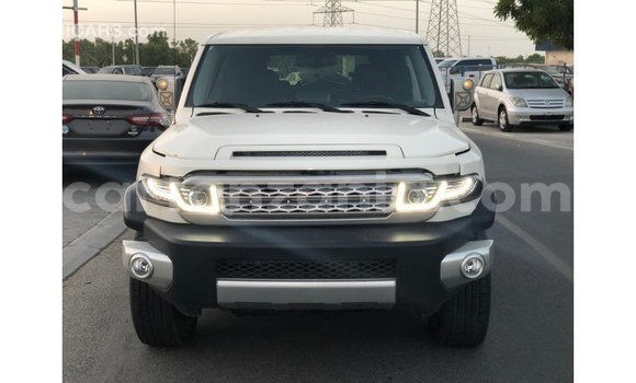 Nunua Imported Toyota FJ Cruiser Nyeupe Gari ndani ya Import - Dubai nchini Arusha Nunua Imported Toyota FJ Cruiser Nyeupe Gari ndani ya Import - Dubai nchini Arusha