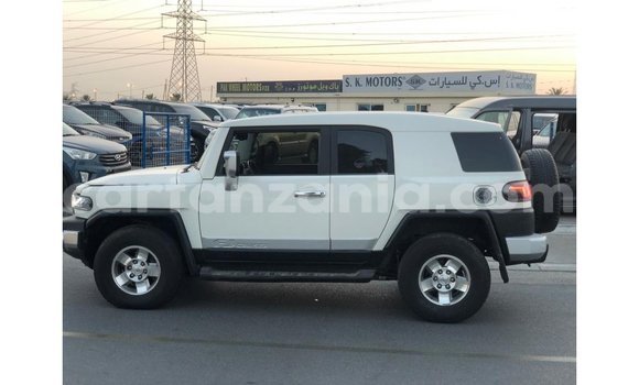 Nunua Imported Toyota FJ Cruiser Nyeupe Gari ndani ya Import - Dubai nchini Arusha Nunua Imported Toyota FJ Cruiser Nyeupe Gari ndani ya Import - Dubai nchini Arusha
