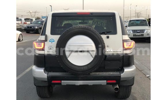 Nunua Imported Toyota FJ Cruiser Nyeupe Gari ndani ya Import - Dubai nchini Arusha Nunua Imported Toyota FJ Cruiser Nyeupe Gari ndani ya Import - Dubai nchini Arusha