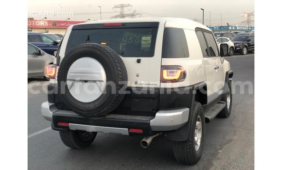 Nunua Imported Toyota FJ Cruiser Nyeupe Gari ndani ya Import - Dubai nchini Arusha Nunua Imported Toyota FJ Cruiser Nyeupe Gari ndani ya Import - Dubai nchini Arusha