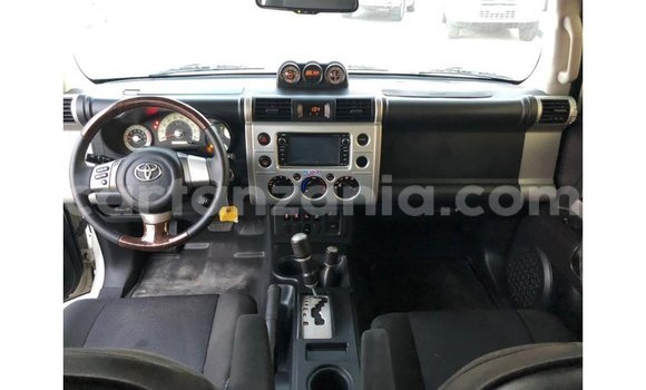 Nunua Imported Toyota FJ Cruiser Nyeupe Gari ndani ya Import - Dubai nchini Arusha Nunua Imported Toyota FJ Cruiser Nyeupe Gari ndani ya Import - Dubai nchini Arusha