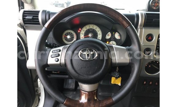 Nunua Imported Toyota FJ Cruiser Nyeupe Gari ndani ya Import - Dubai nchini Arusha Nunua Imported Toyota FJ Cruiser Nyeupe Gari ndani ya Import - Dubai nchini Arusha