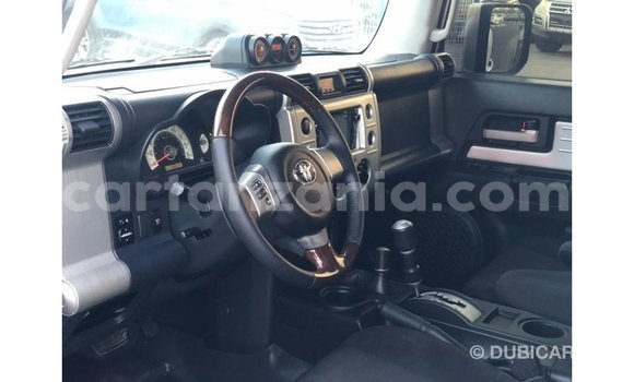 Nunua Imported Toyota FJ Cruiser Nyeupe Gari ndani ya Import - Dubai nchini Arusha Nunua Imported Toyota FJ Cruiser Nyeupe Gari ndani ya Import - Dubai nchini Arusha