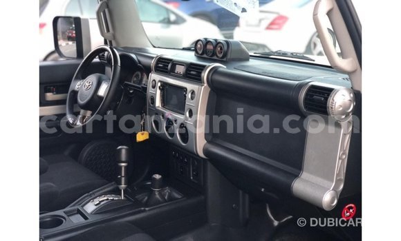 Nunua Imported Toyota FJ Cruiser Nyeupe Gari ndani ya Import - Dubai nchini Arusha Nunua Imported Toyota FJ Cruiser Nyeupe Gari ndani ya Import - Dubai nchini Arusha