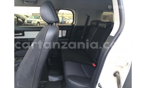 Nunua Imported Toyota FJ Cruiser Nyeupe Gari ndani ya Import - Dubai nchini Arusha Nunua Imported Toyota FJ Cruiser Nyeupe Gari ndani ya Import - Dubai nchini Arusha