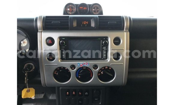 Nunua Imported Toyota FJ Cruiser Nyeupe Gari ndani ya Import - Dubai nchini Arusha Nunua Imported Toyota FJ Cruiser Nyeupe Gari ndani ya Import - Dubai nchini Arusha