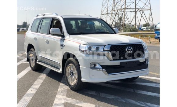 Buy Import Toyota Land Cruiser White Car in Import - Dubai in Arusha Buy Import Toyota Land Cruiser White Car in Import - Dubai in Arusha