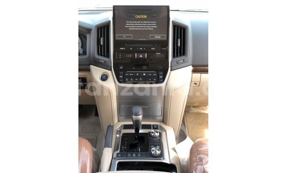 Buy Import Toyota Land Cruiser White Car in Import - Dubai in Arusha Buy Import Toyota Land Cruiser White Car in Import - Dubai in Arusha